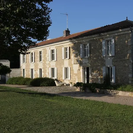 Domaine De La Fontchaudiere * Saint-Yrieix-sur-Charente